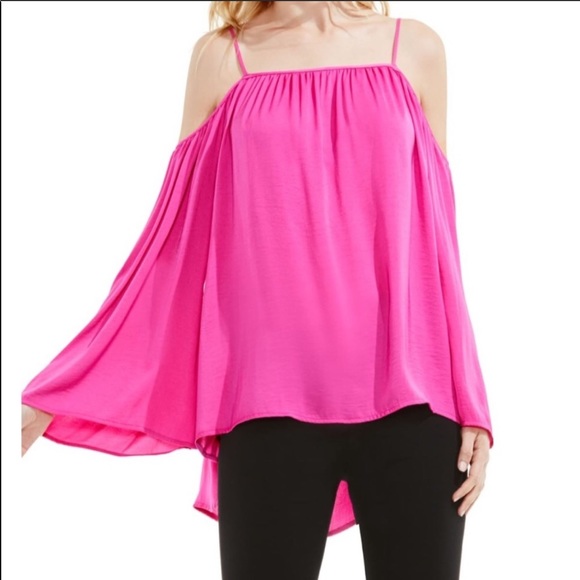 Vince Camuto Tops - Trendy Vince Camuto off the shoulder top